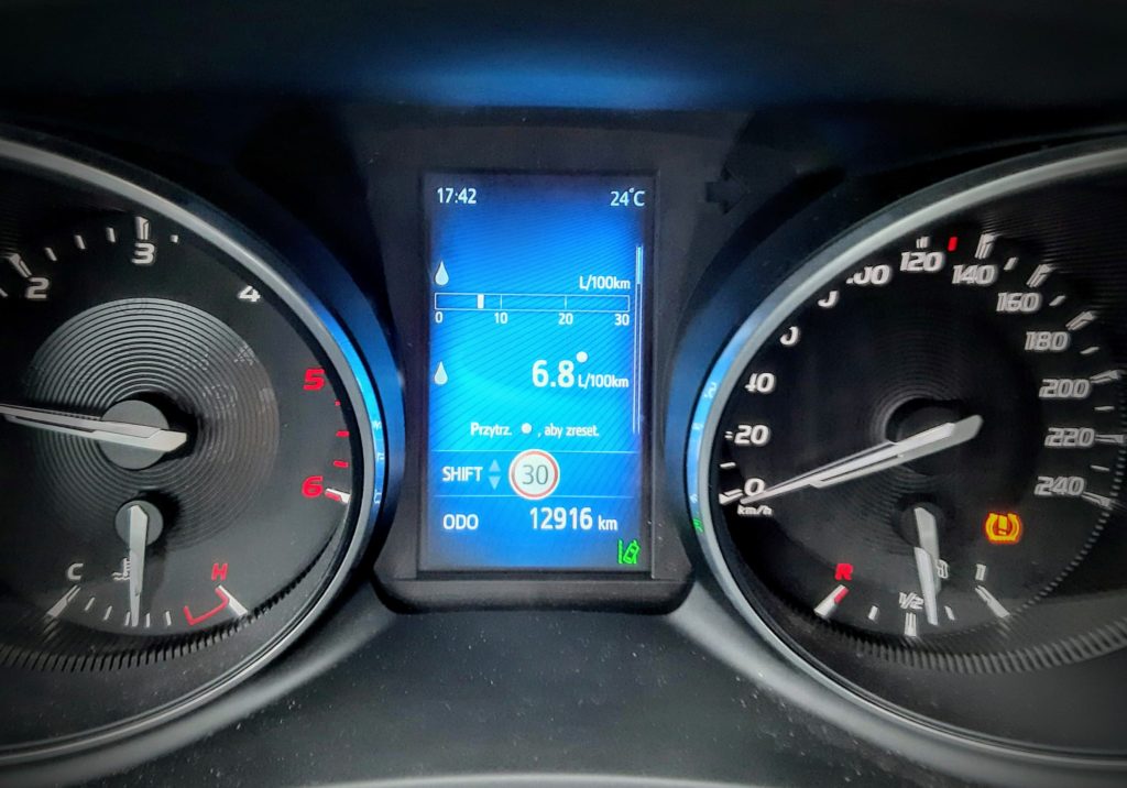 używana Toyota Avensis 