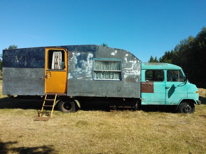 Może przekonam się do kamperów? Ten Hanomag za 99 zł wydaje się być wart swojej ceny