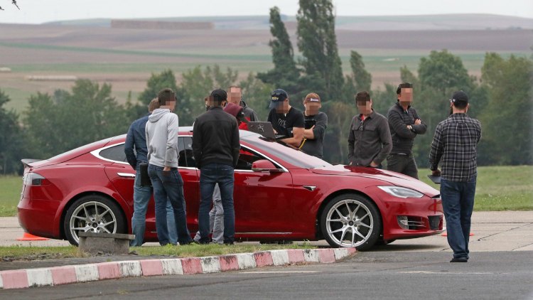 tesla rekord nurburgring 