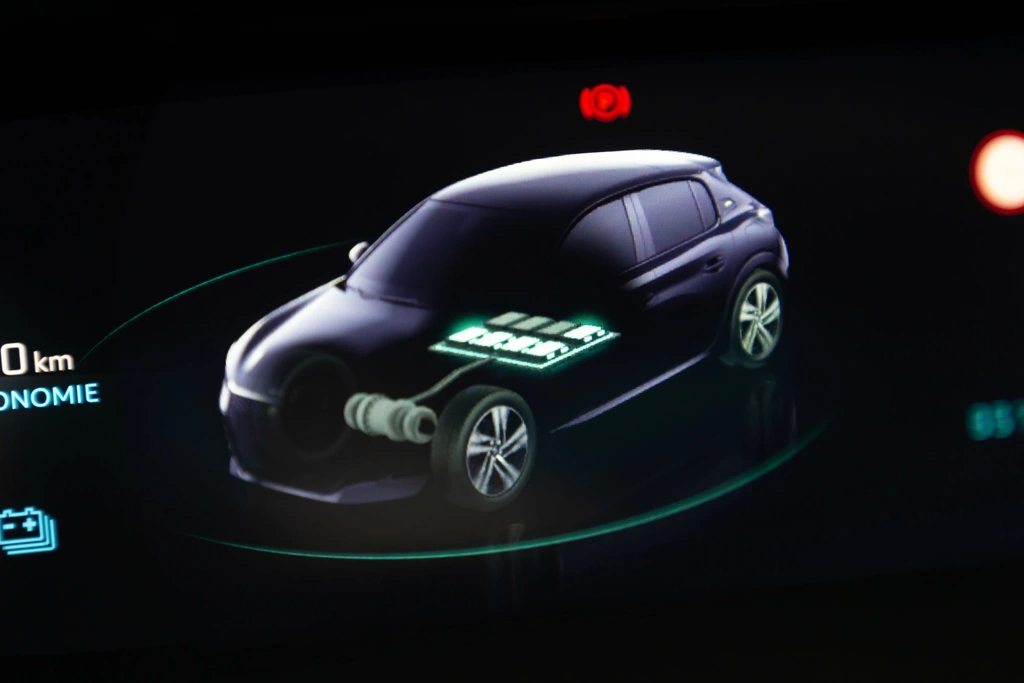 Peugeot e-208 