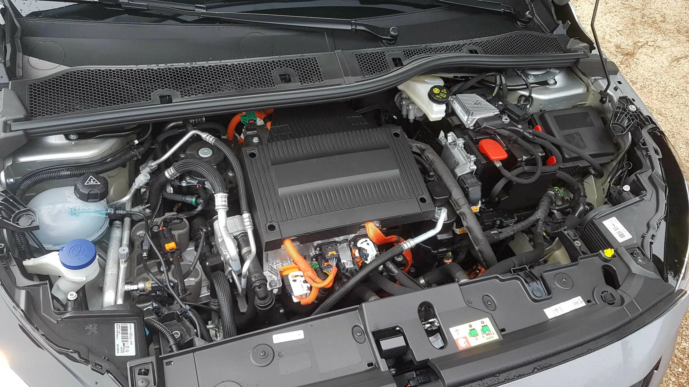 Peugeot e-208 