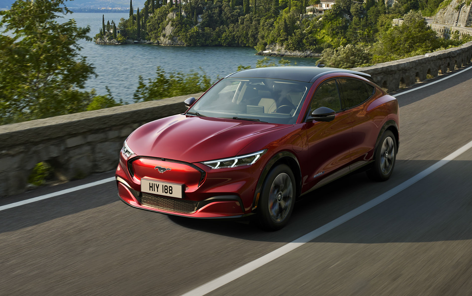 ford mustang e-mach zasięg 
