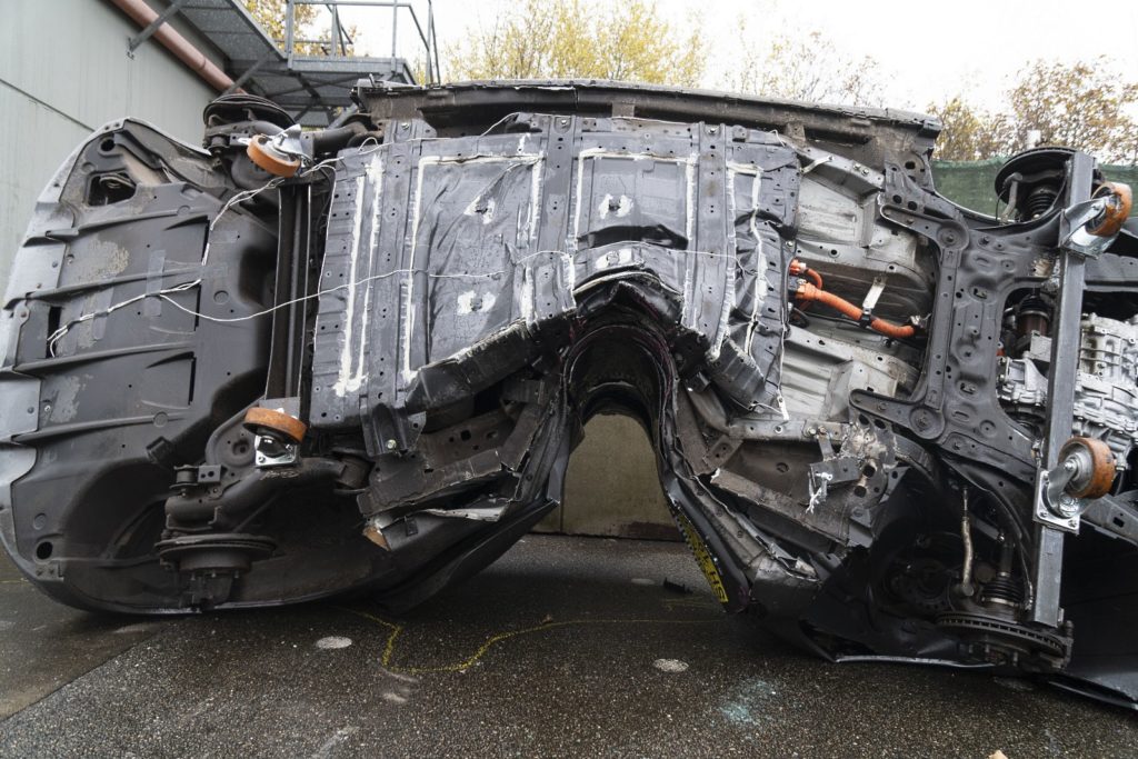 Nissan Leaf crash test 