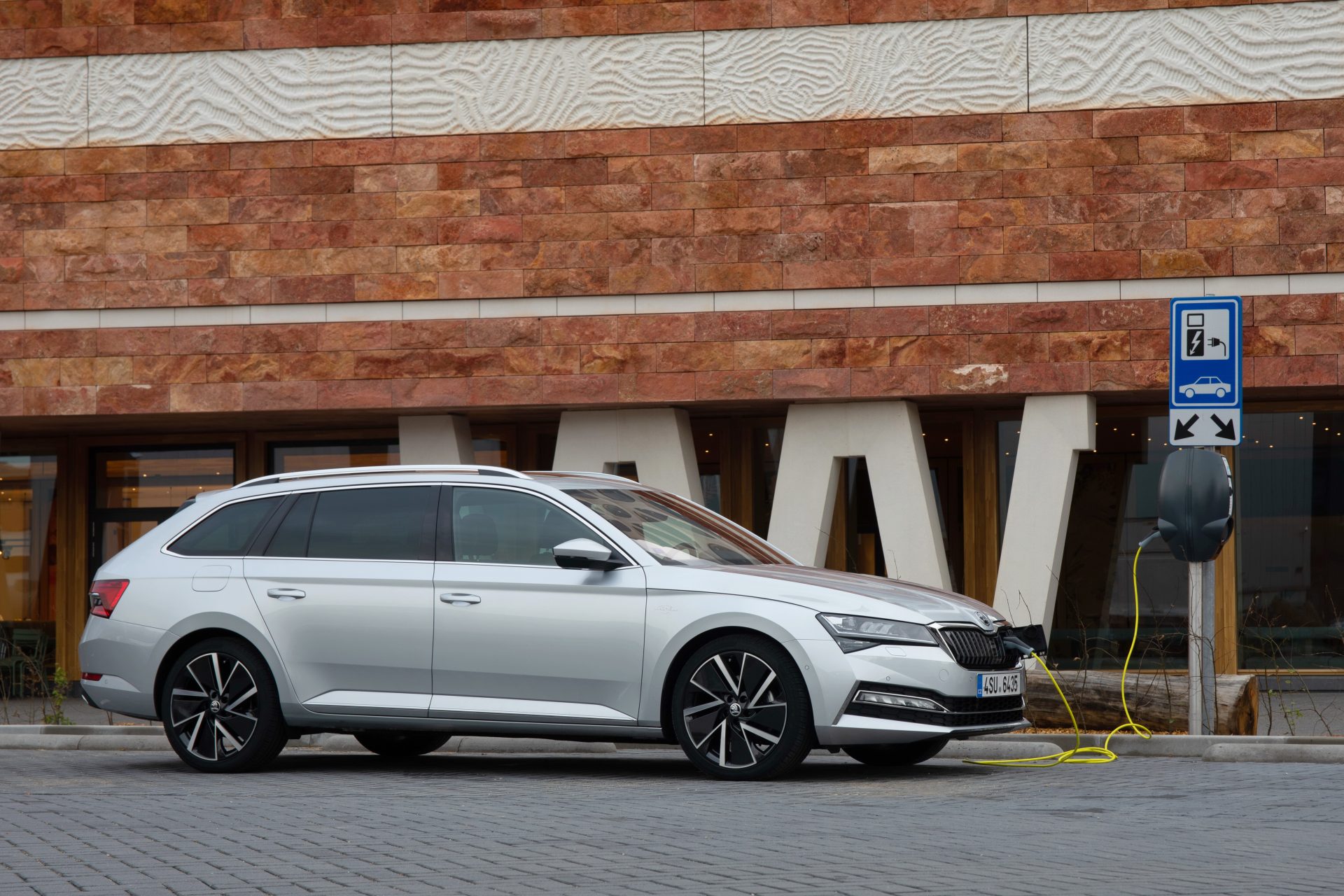 Skoda Superb iV plug-in hybrid 