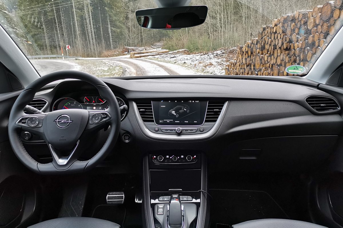 Opel Grandland X Hybrid4 test 