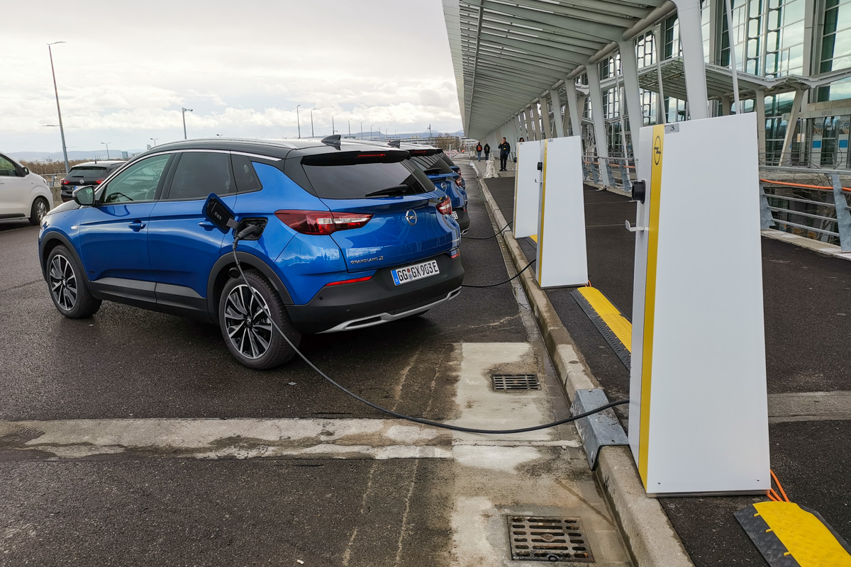 Opel Grandland X Hybrid4 test 