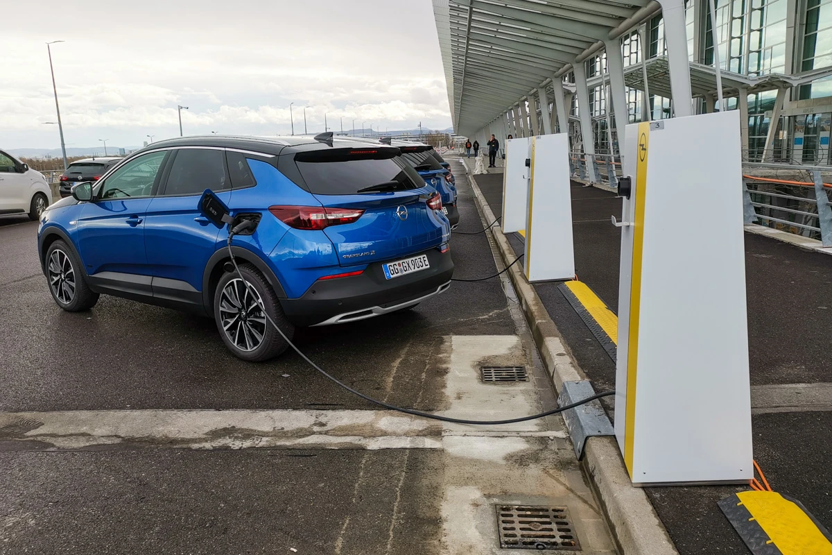 Opel Grandland X Hybrid4 test 