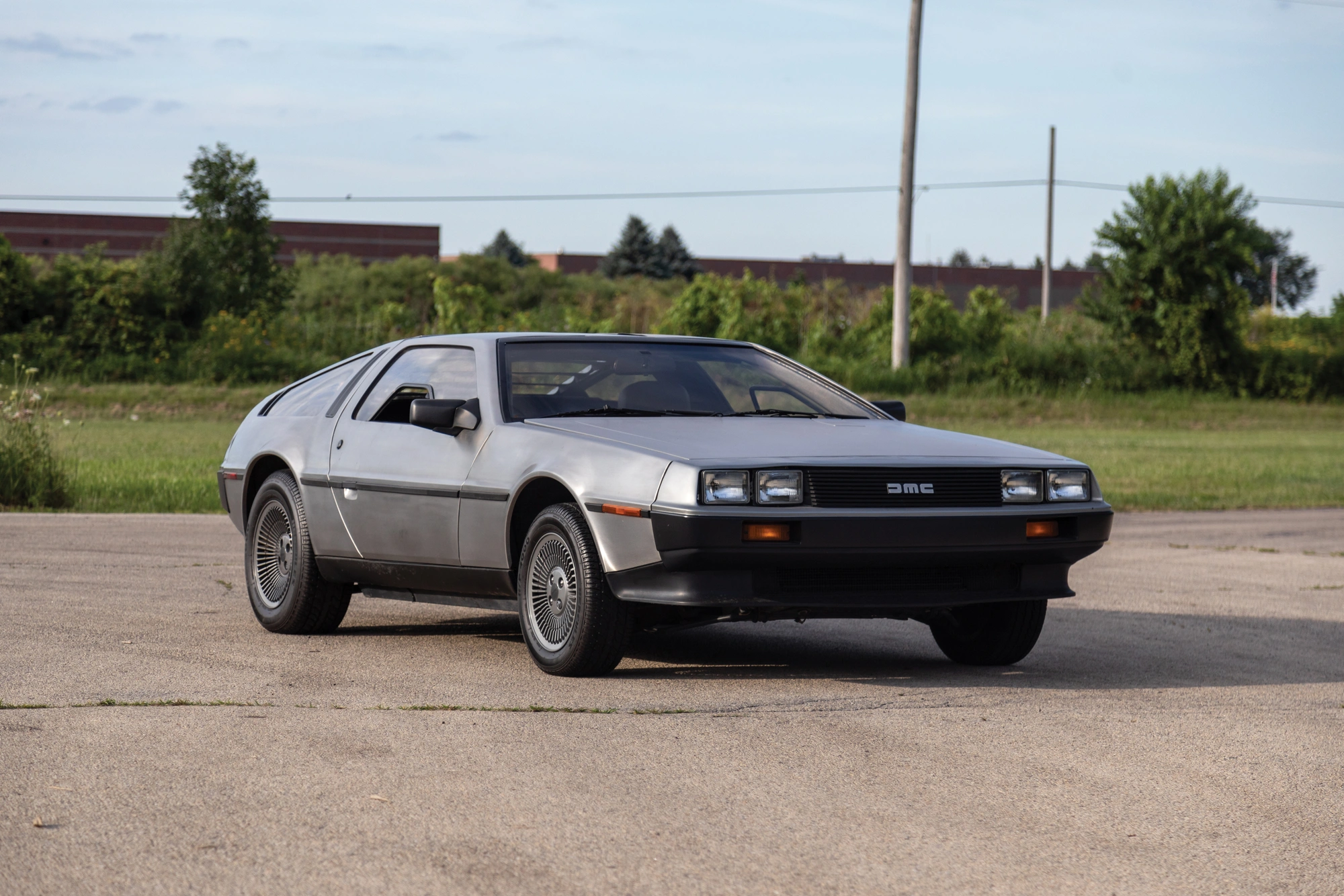 nowy DeLorean DMC 12