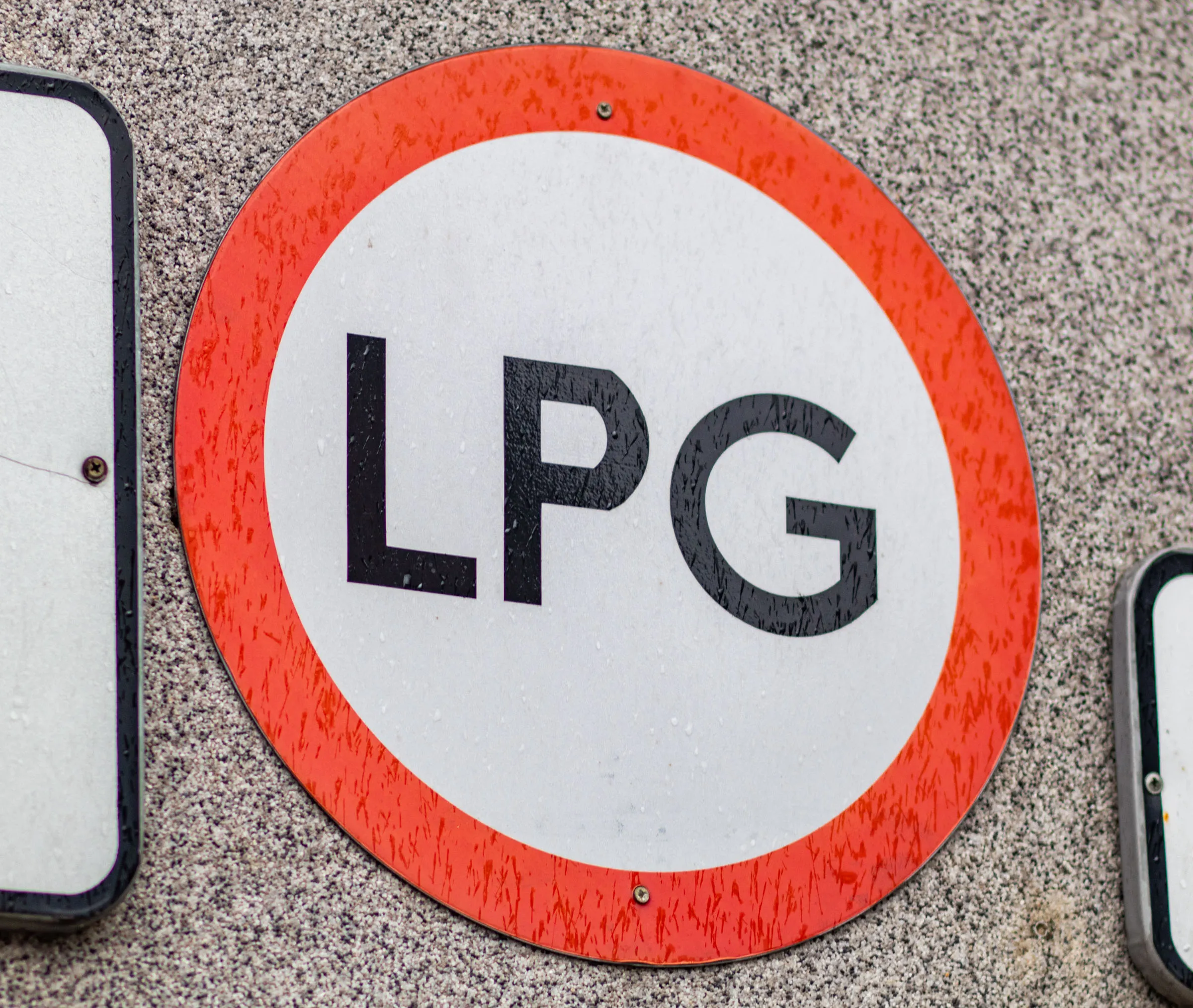 samochód lpg w garażu podziemnym