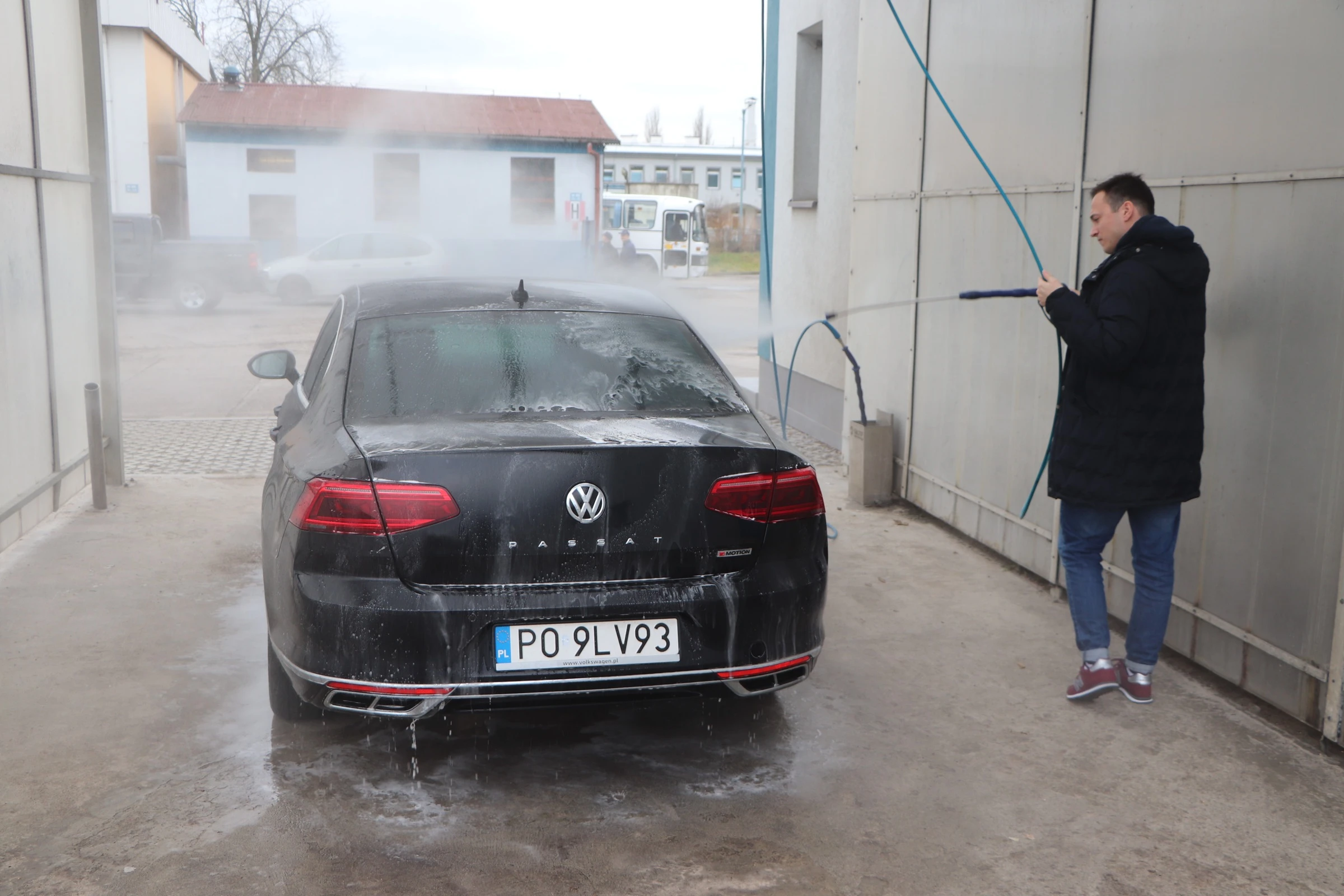 Jutro wybory parlamentarne. Podpowiadamy jak zadać szyku samochodem podczas eskapady do urn