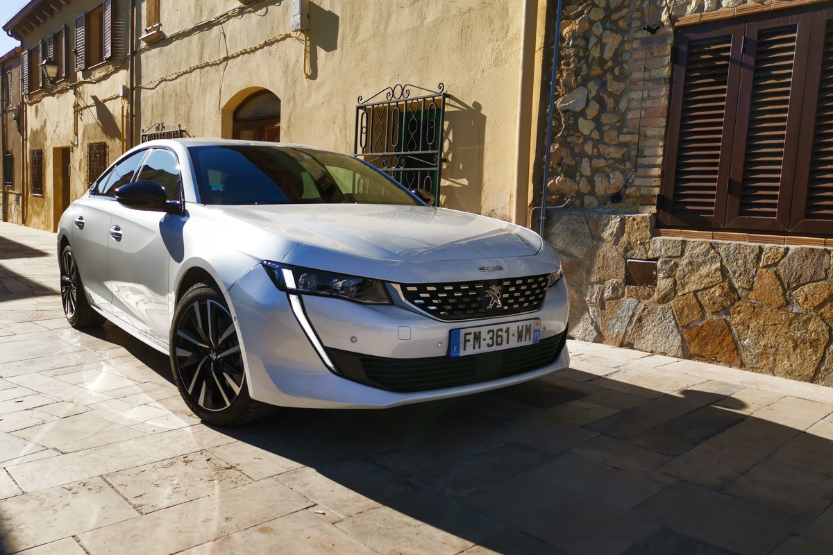 Peugeot 508 3008 hybrid test 