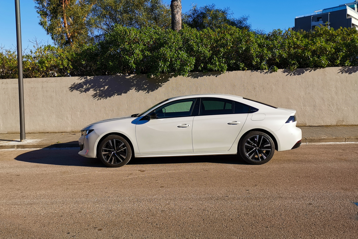 Peugeot 508 3008 hybrid test 