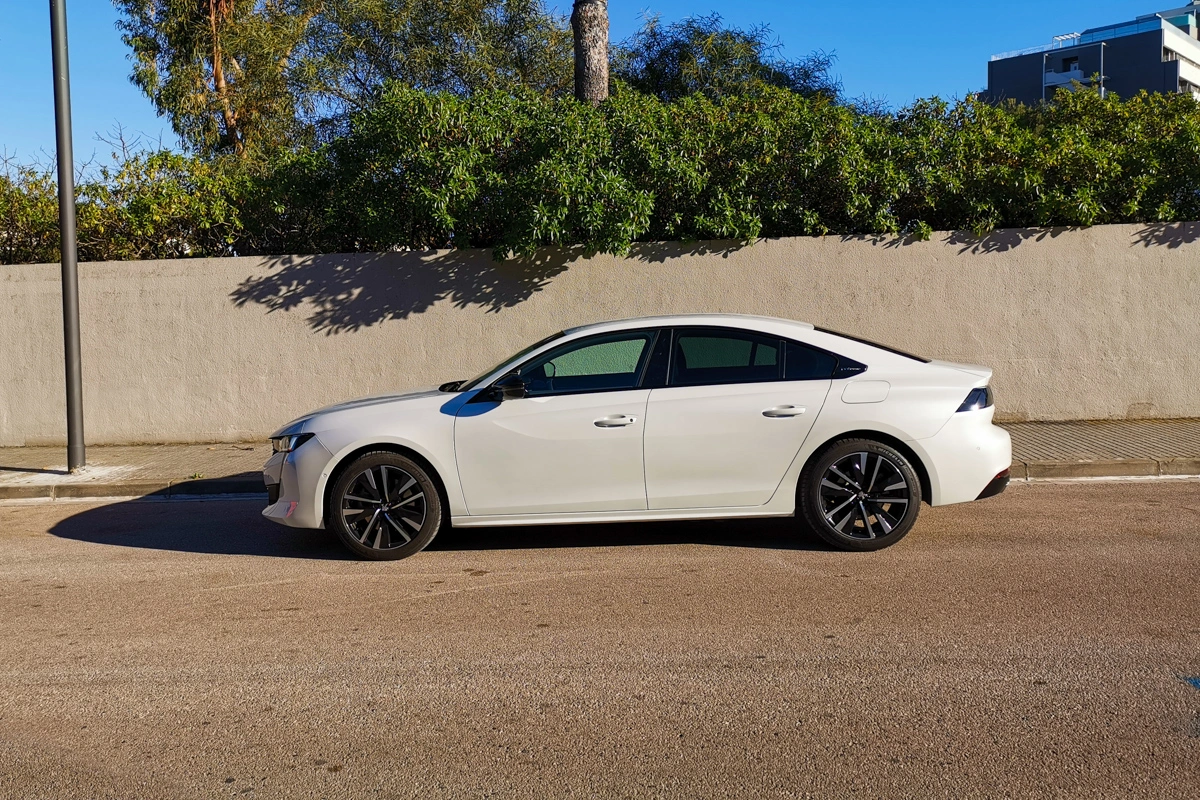 Peugeot 508 3008 hybrid test