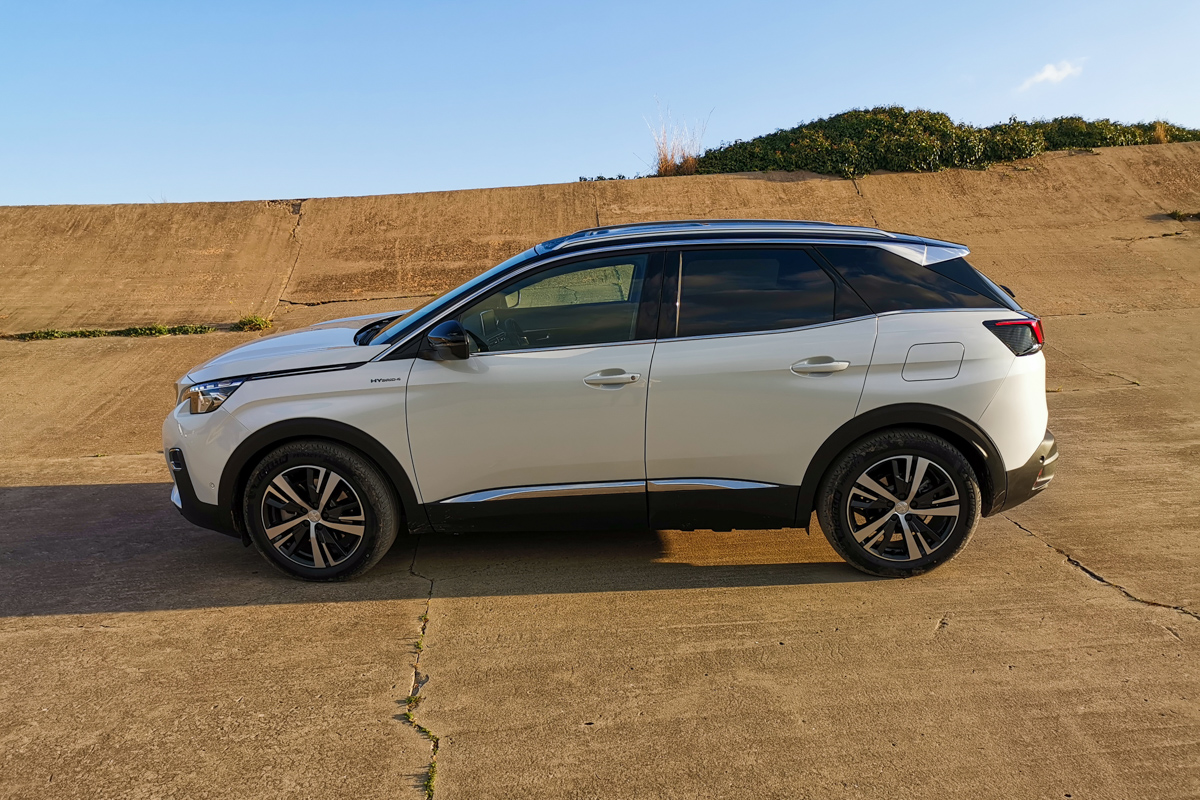 Peugeot 508 3008 hybrid test 