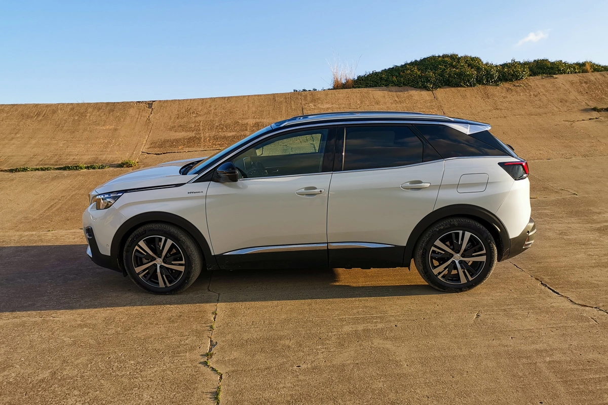 Peugeot 508 3008 hybrid test