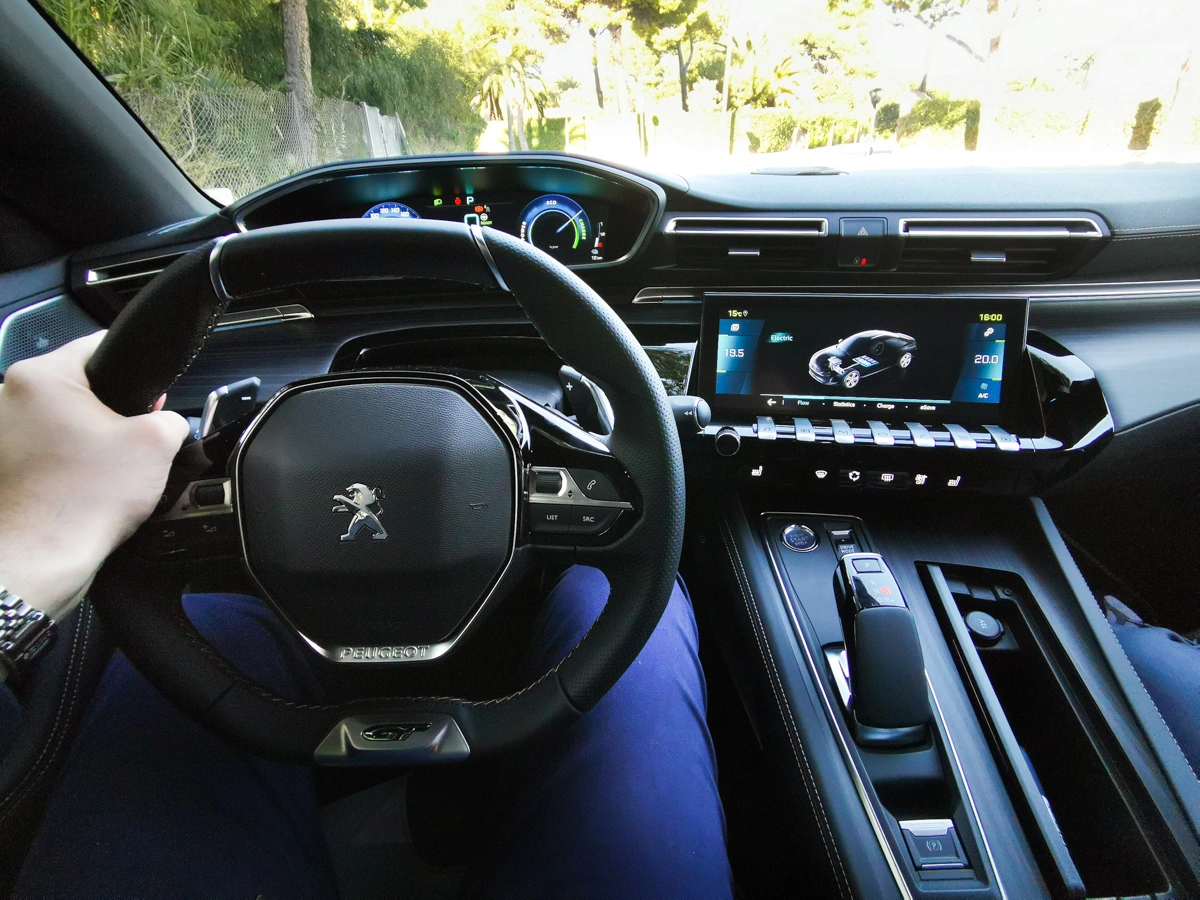 Peugeot 508 3008 hybrid test