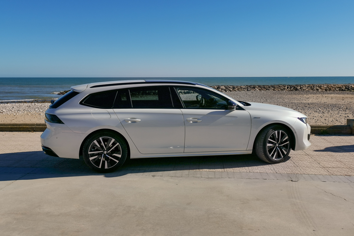 Peugeot 508 3008 hybrid test 