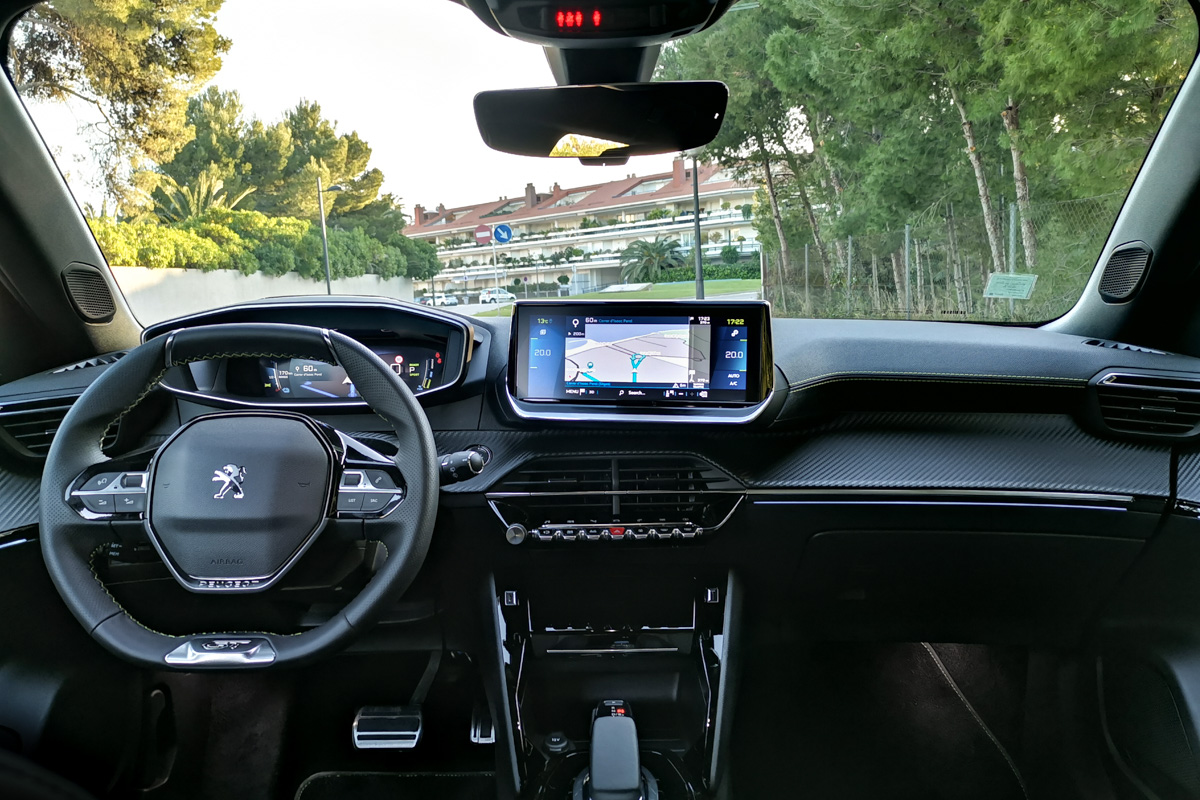 Peugeot e-2008 test  
