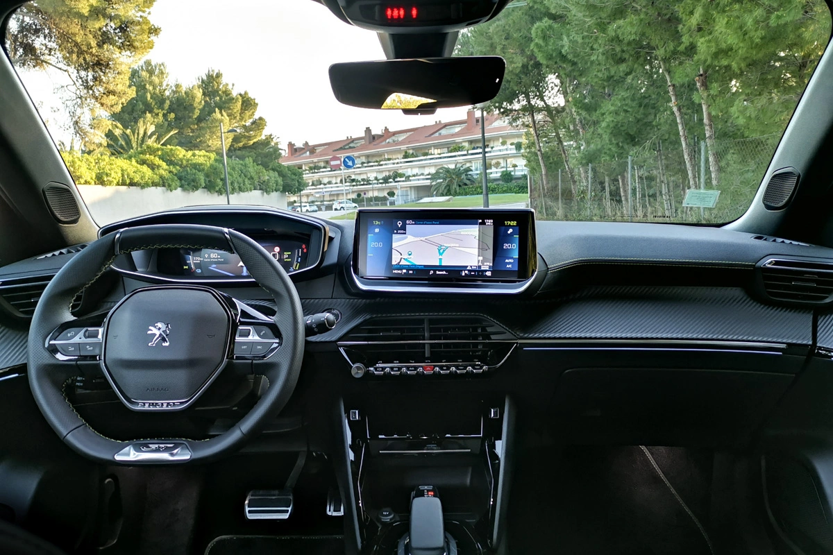 Peugeot e-2008 test  