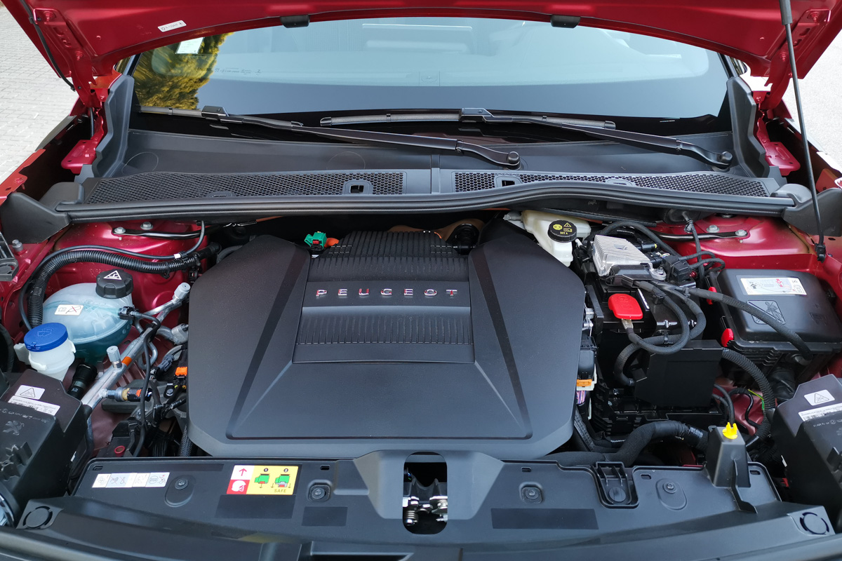 Peugeot e-2008 test  