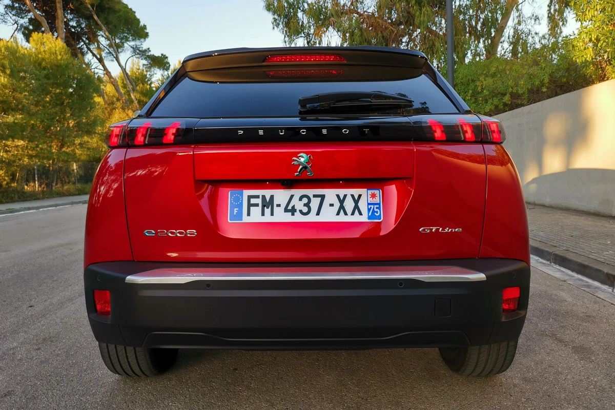 Peugeot e-2008 test  