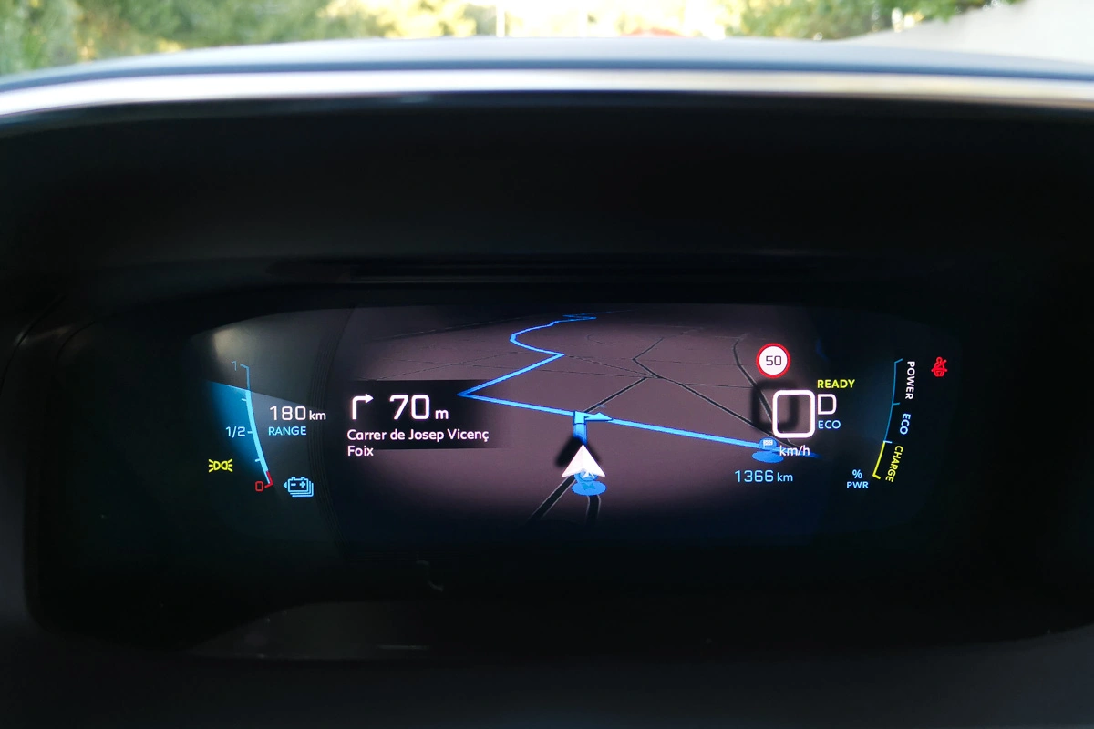 Peugeot e-2008 test  