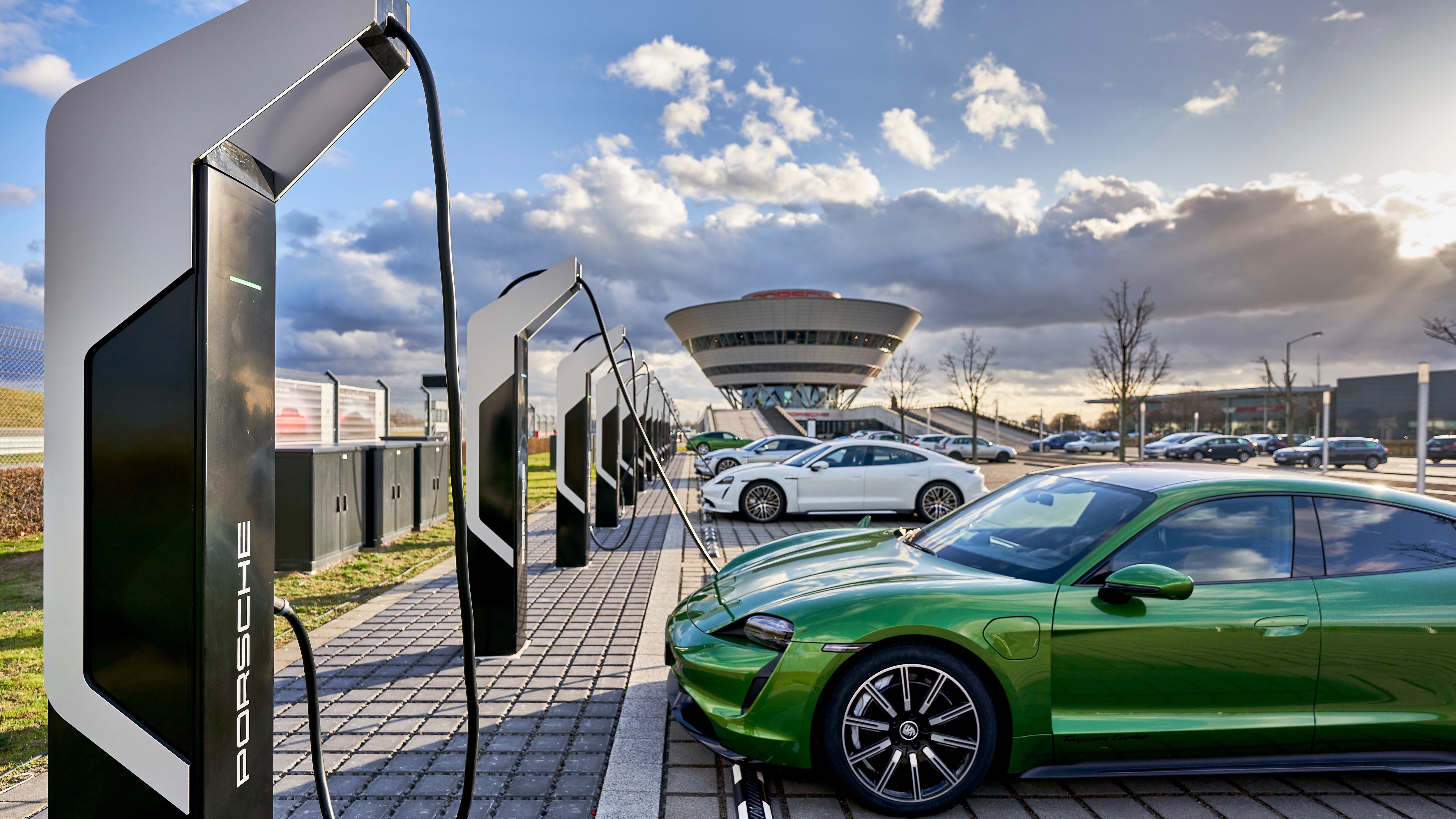 Porsche ładowarka 