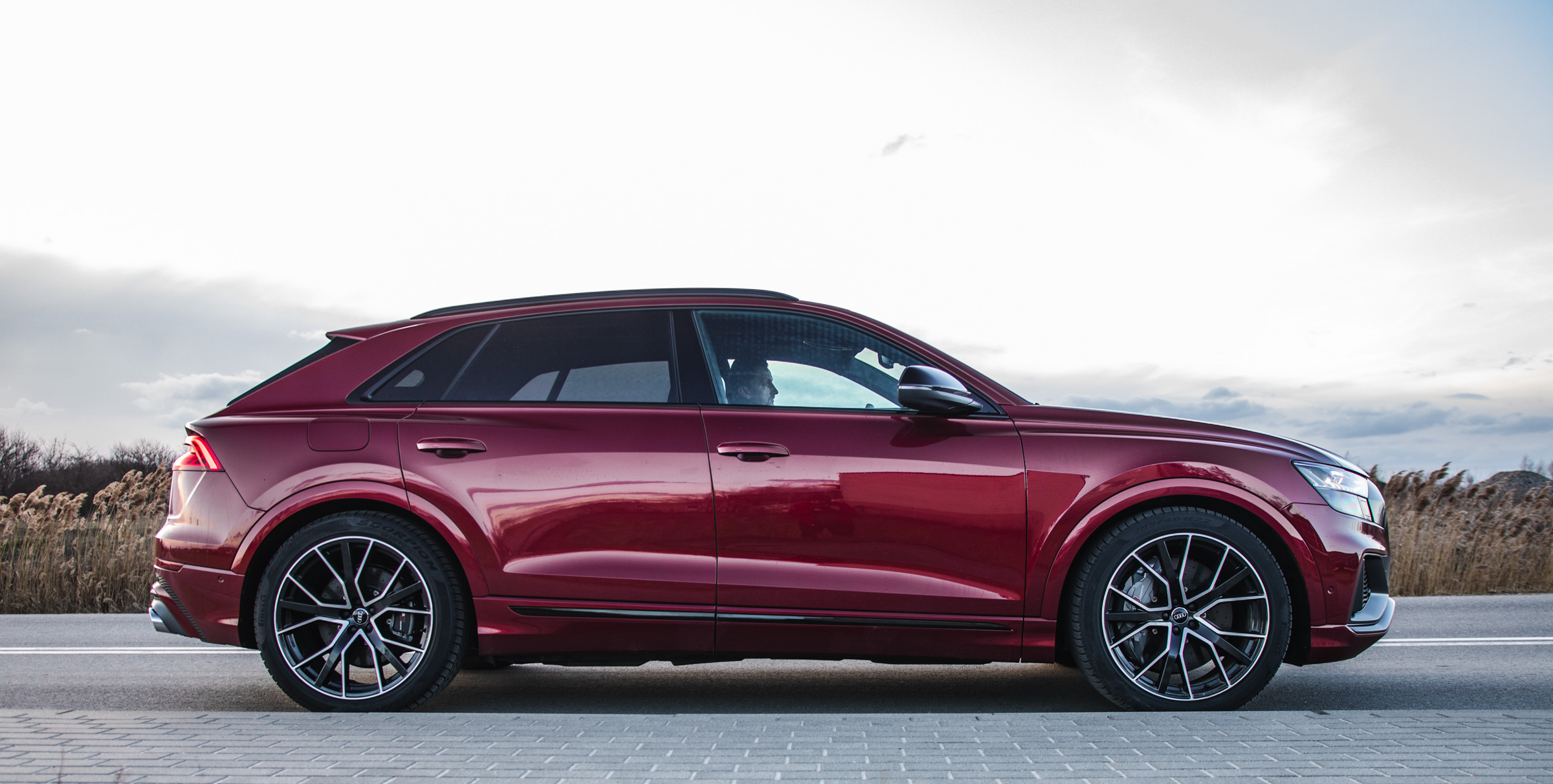 Volkswagen Touareg vs Audi SQ8 