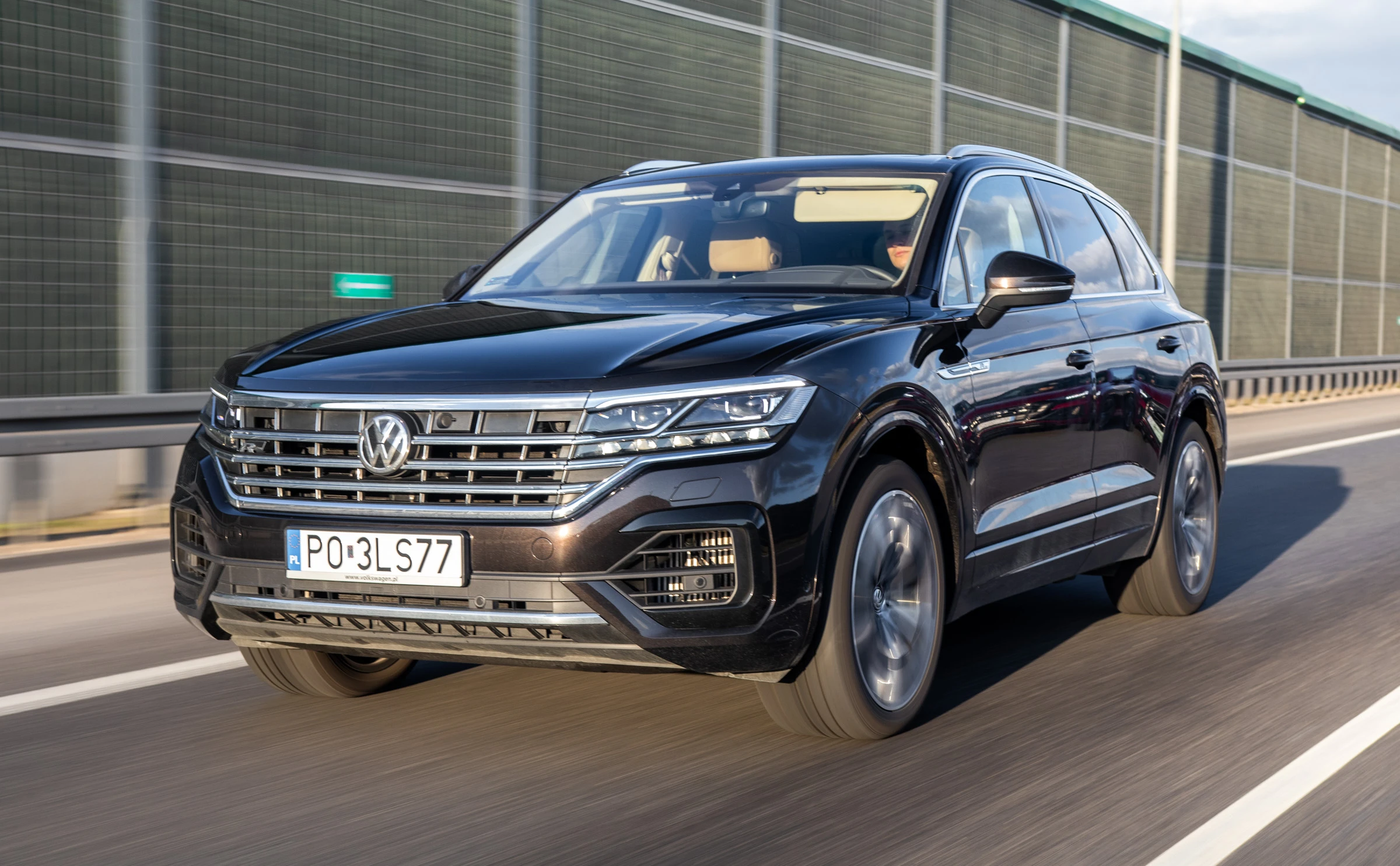 Volkswagen Touareg vs Audi SQ8