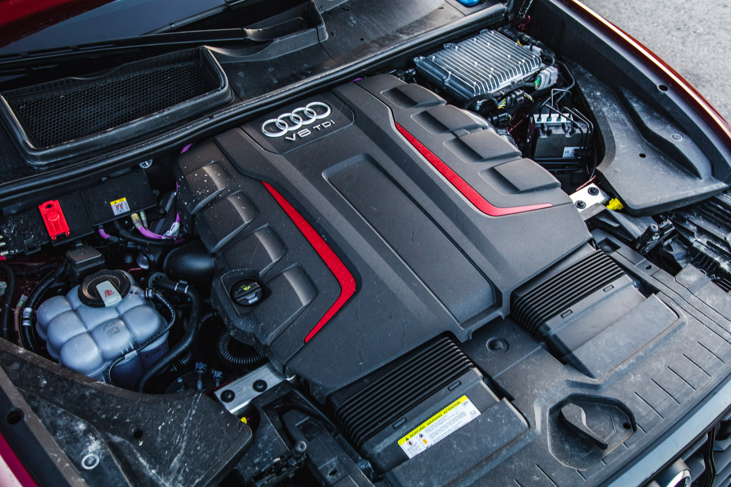 Volkswagen Touareg vs Audi SQ8 