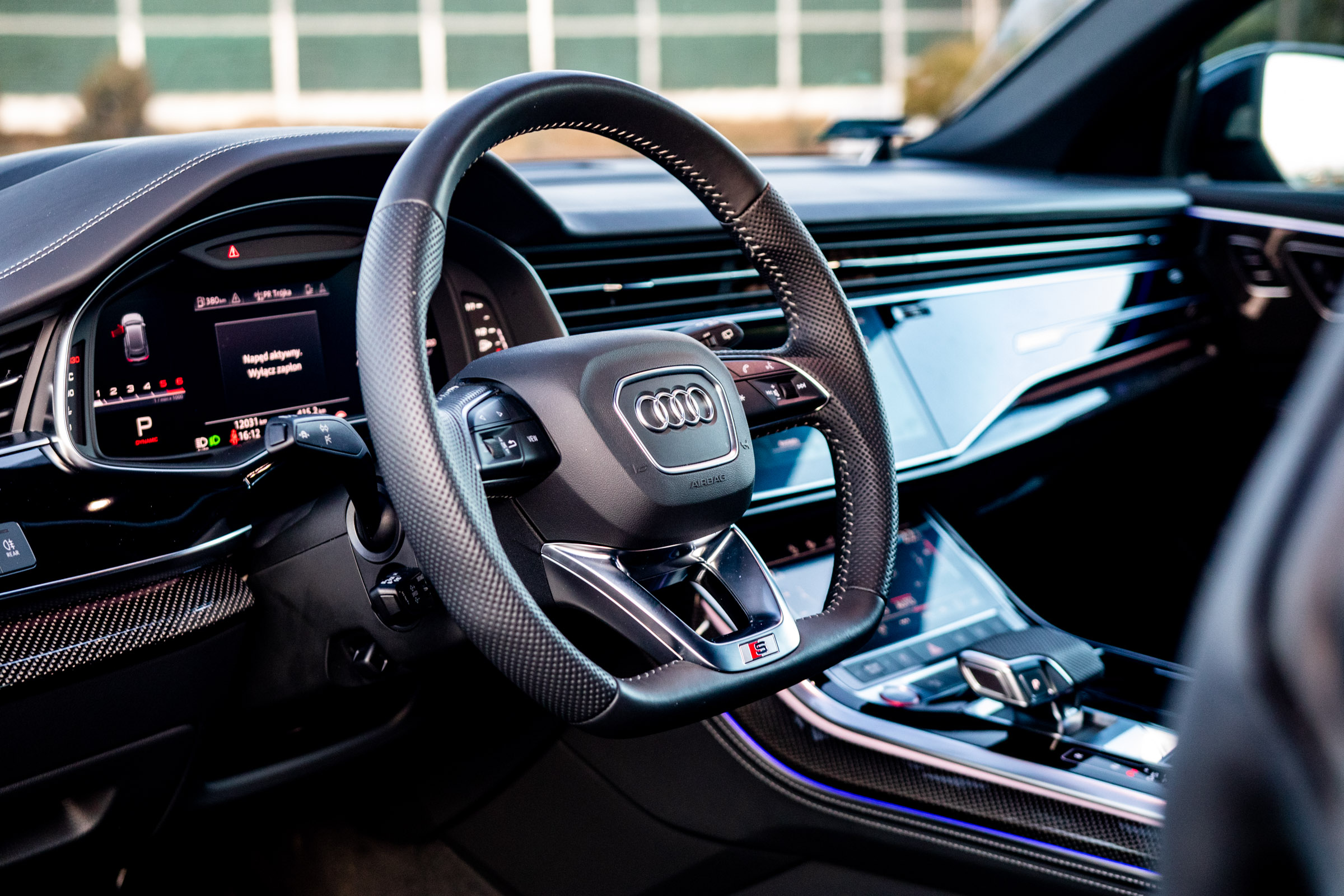 Volkswagen Touareg vs Audi SQ8 