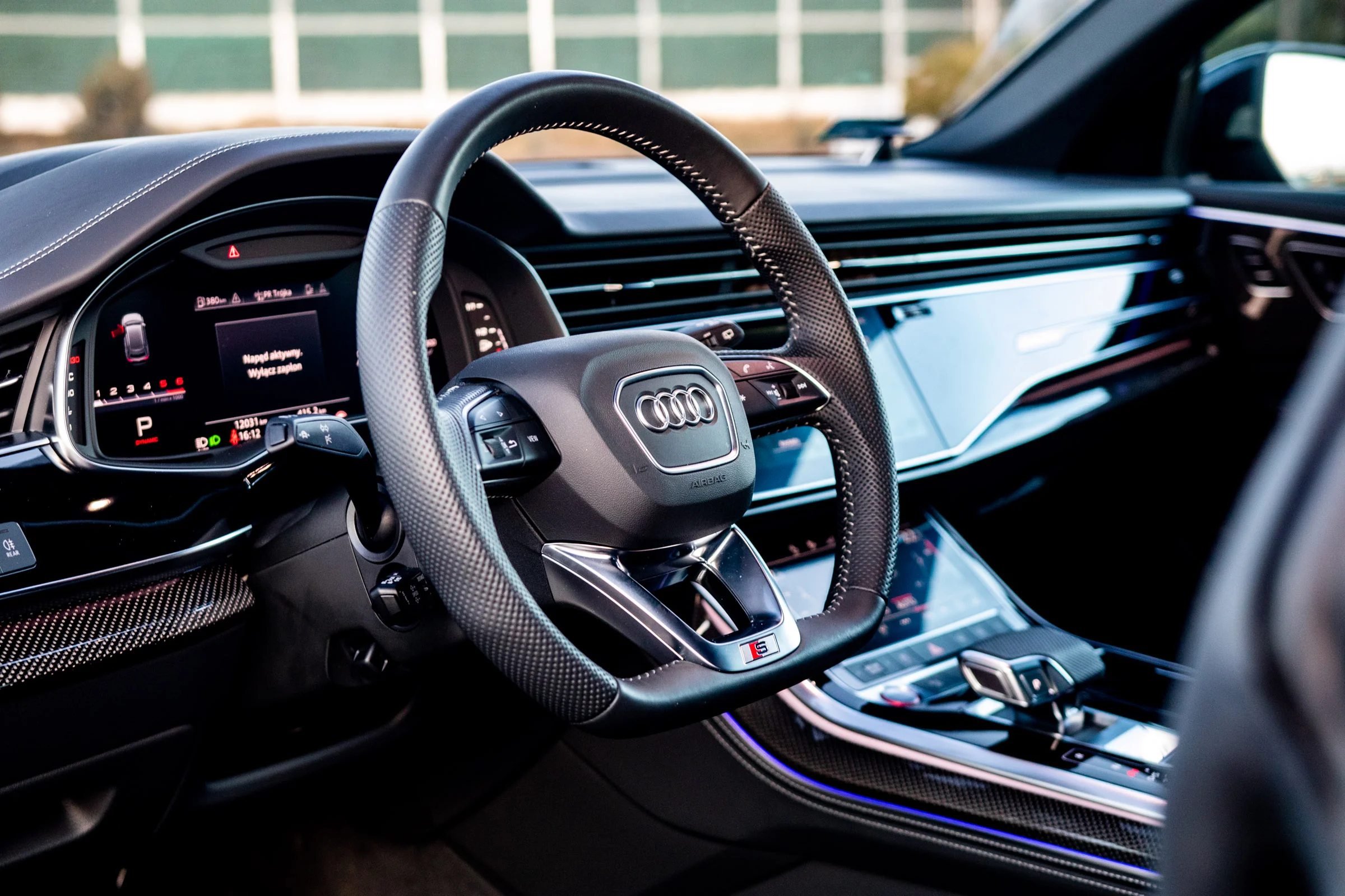 Volkswagen Touareg vs Audi SQ8