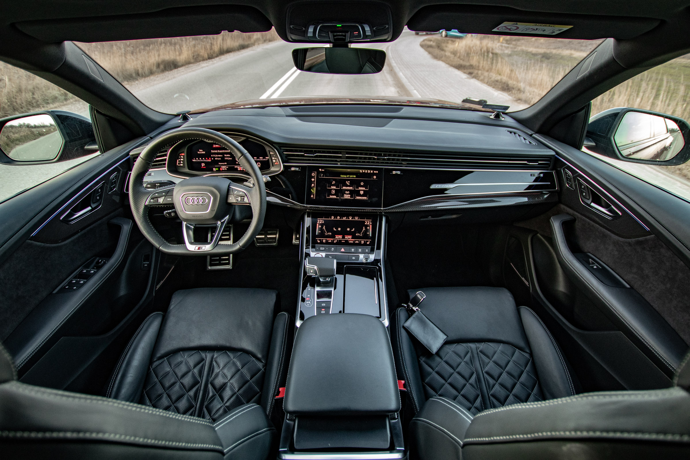 Volkswagen Touareg vs Audi SQ8 