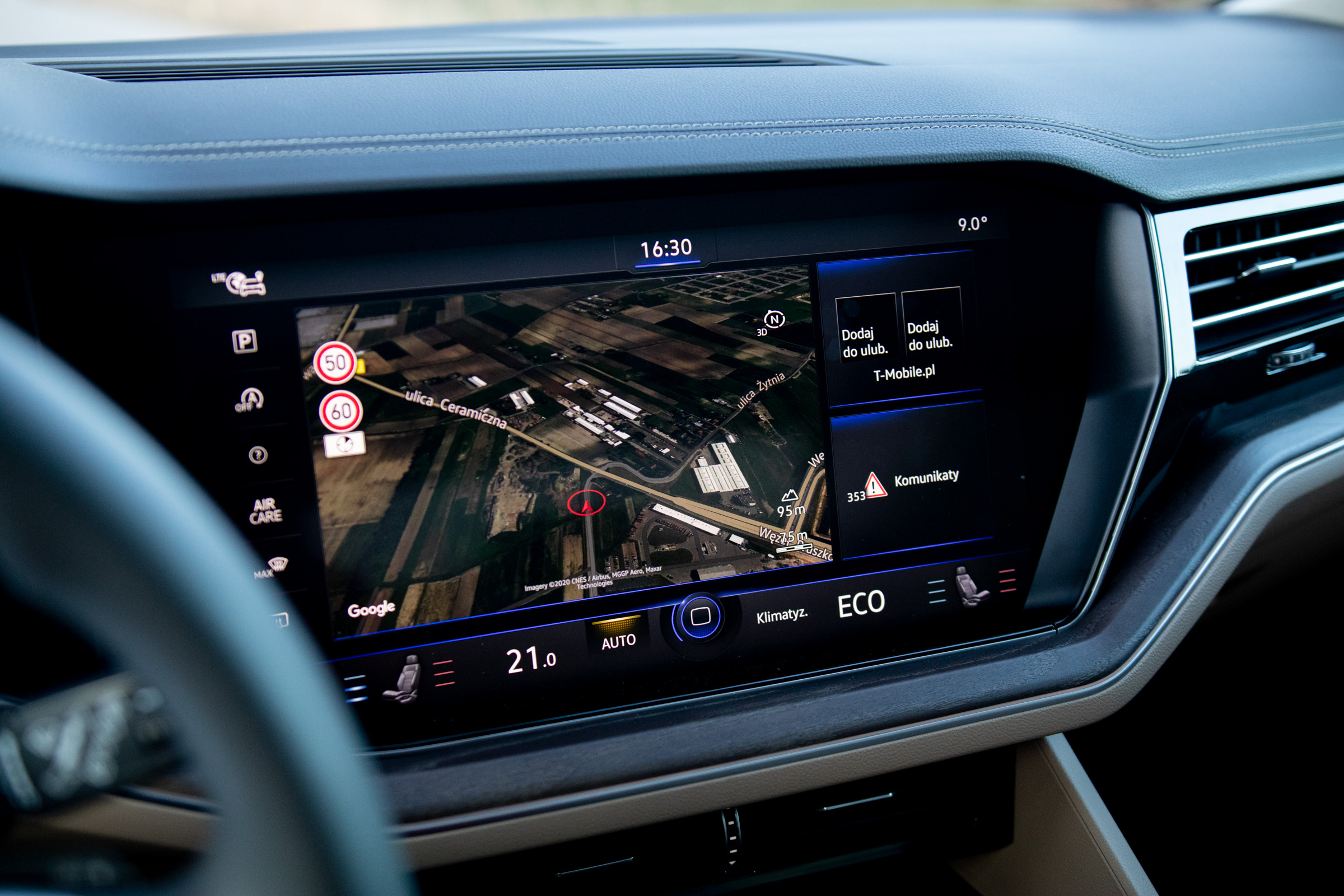 Volkswagen Touareg vs Audi SQ8 