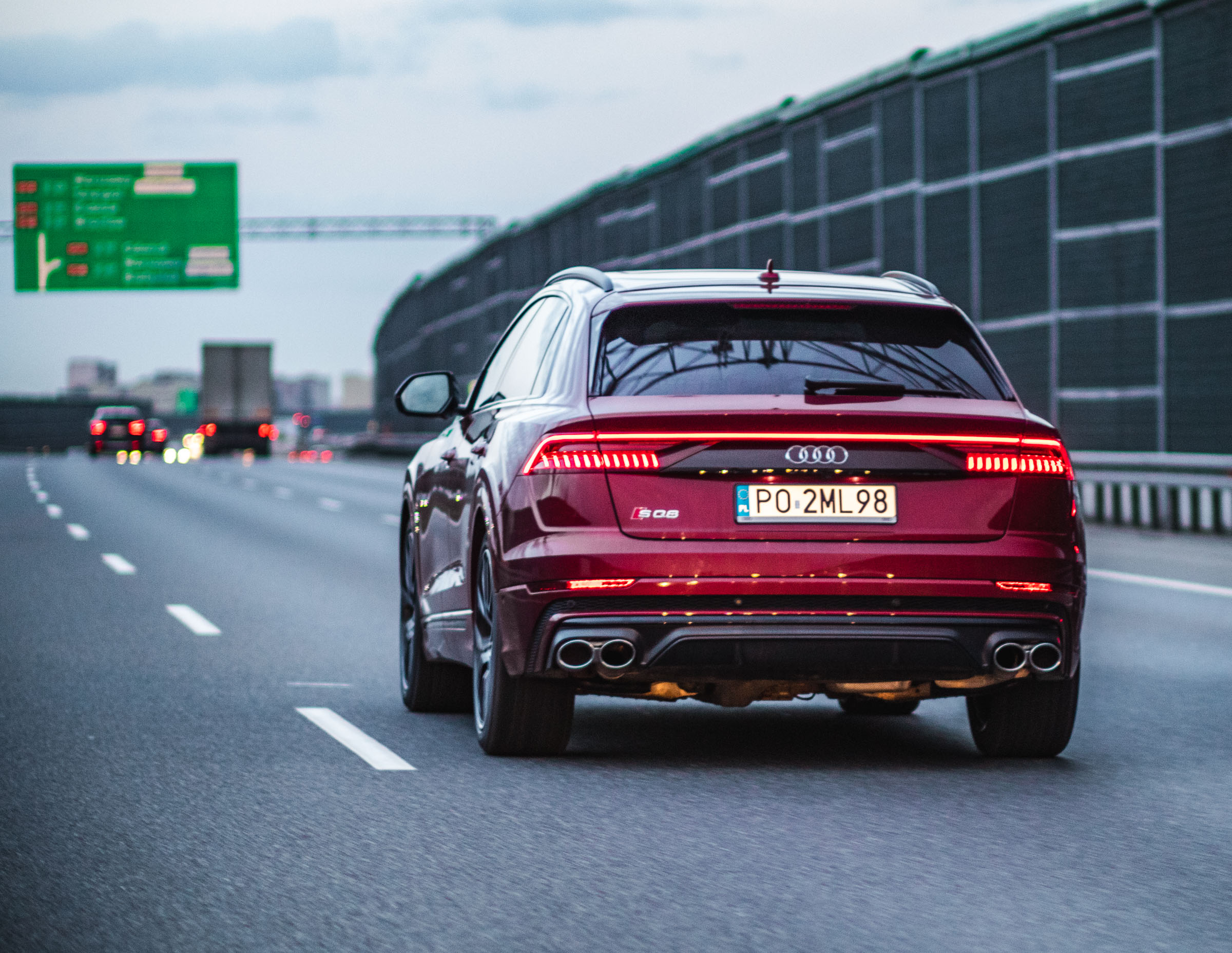 Volkswagen Touareg vs Audi SQ8 