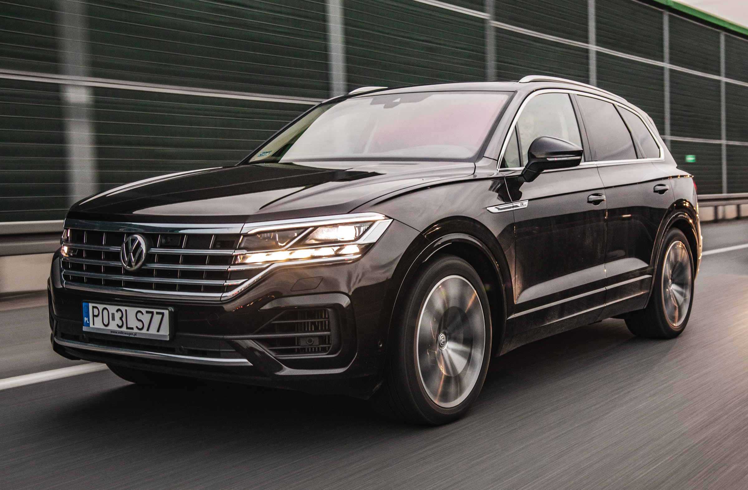 Volkswagen Touareg vs Audi SQ8 