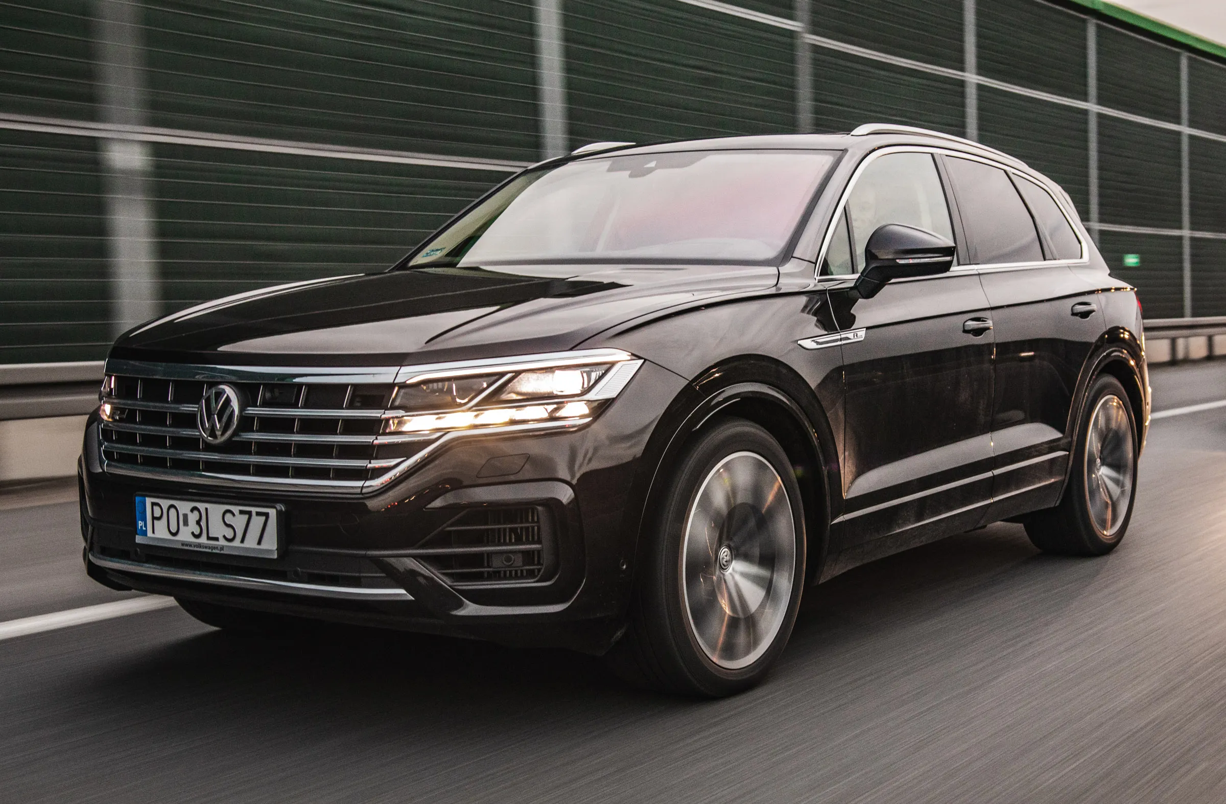 Volkswagen Touareg vs Audi SQ8