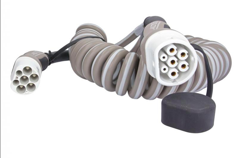 ładowanie samochodu elektrycznego w domu 