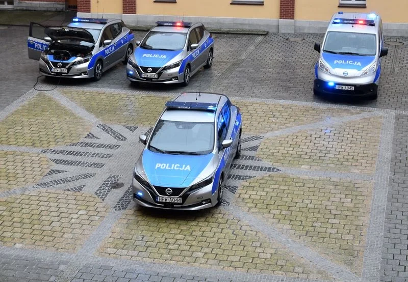 czy wolno jeździć samochodem