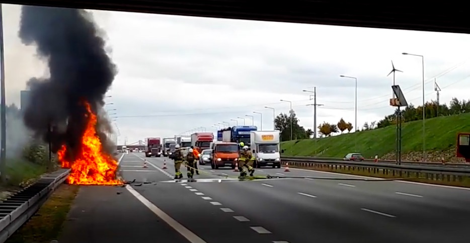 pożar samochodu na a2
