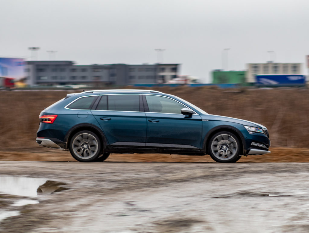 Skoda Superb 4x4 scout test 2020 