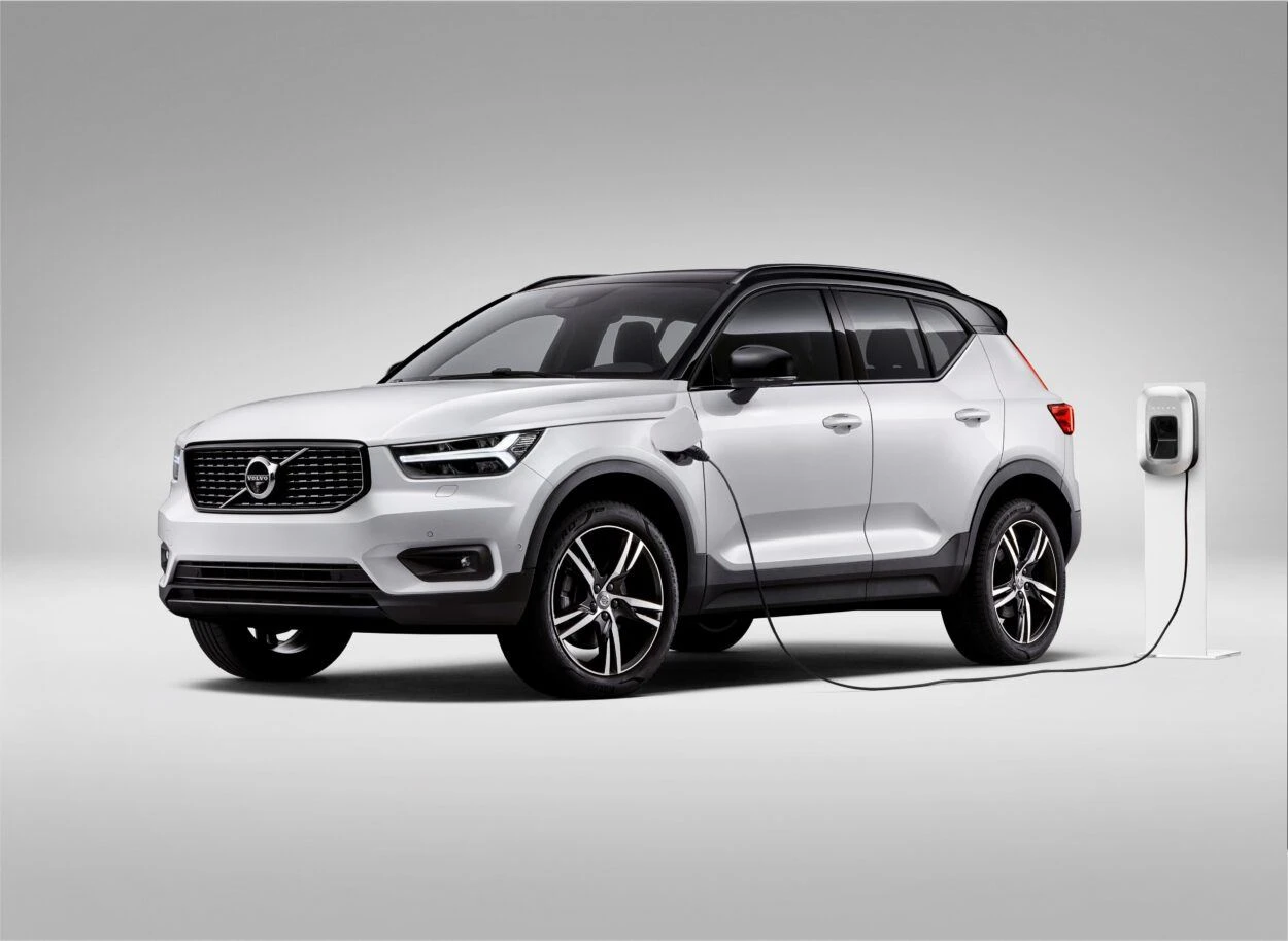 Volvo XC40 plug-in hybrid cena