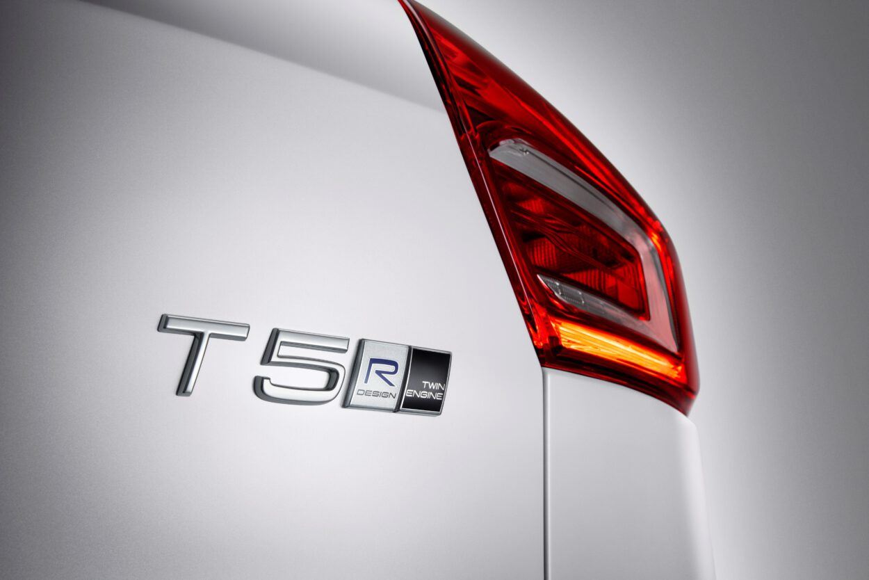 Volvo XC40 plug-in hybrid cena 