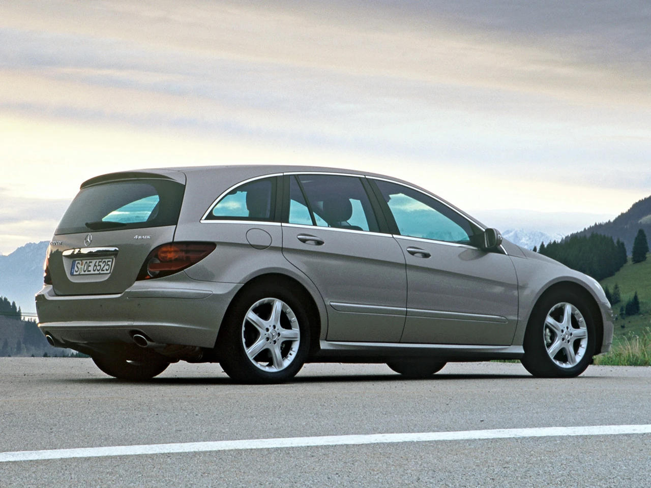 Mercedes R63 AMG