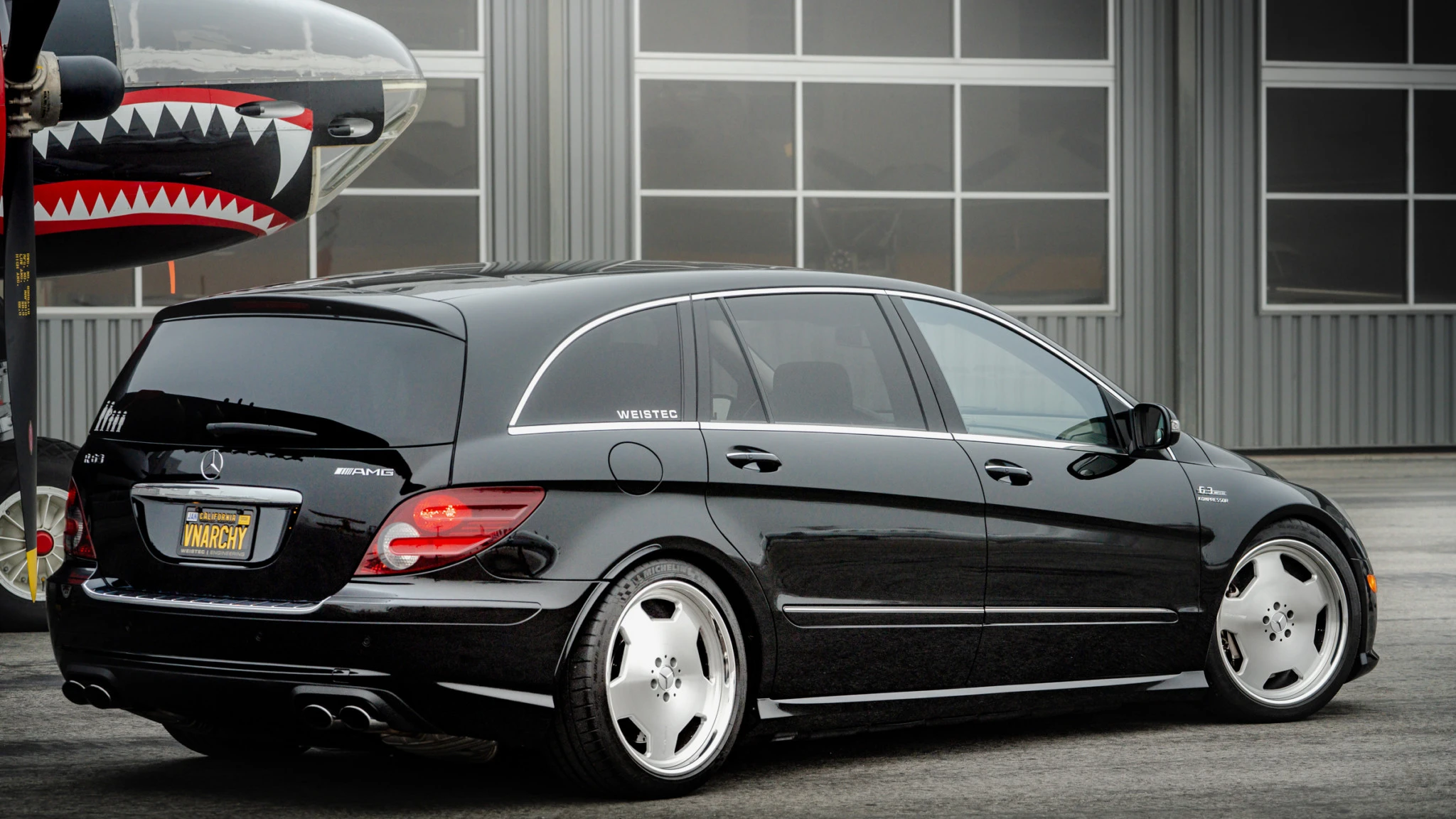 Mercedes R63 AMG