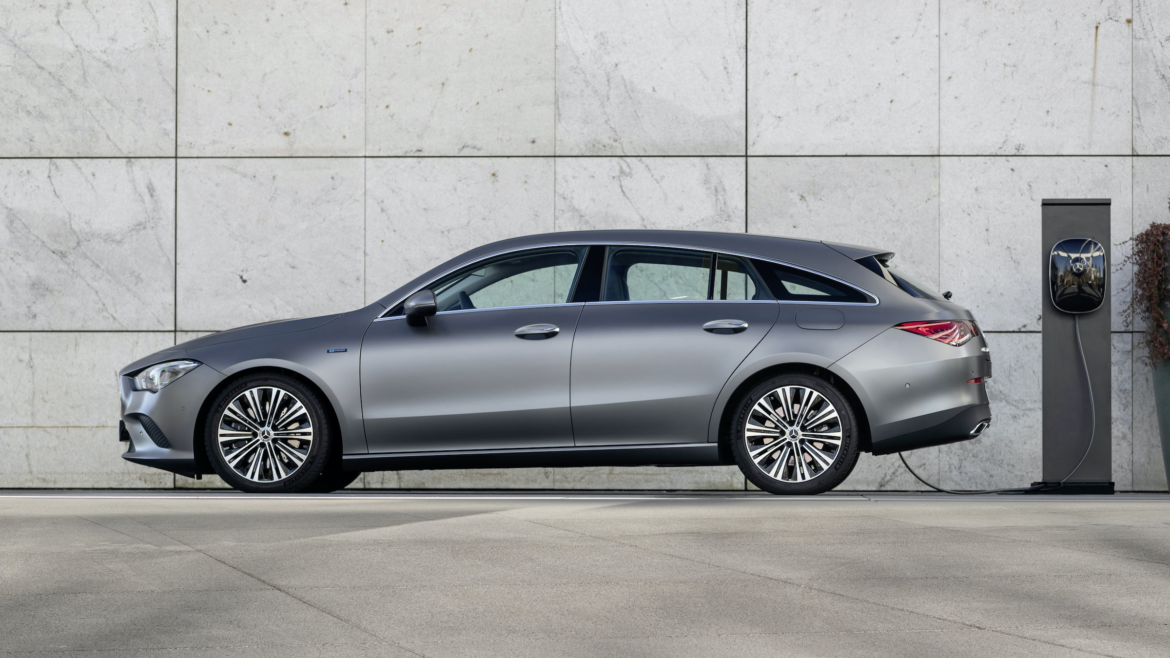 Mercedes CLA hybryda 