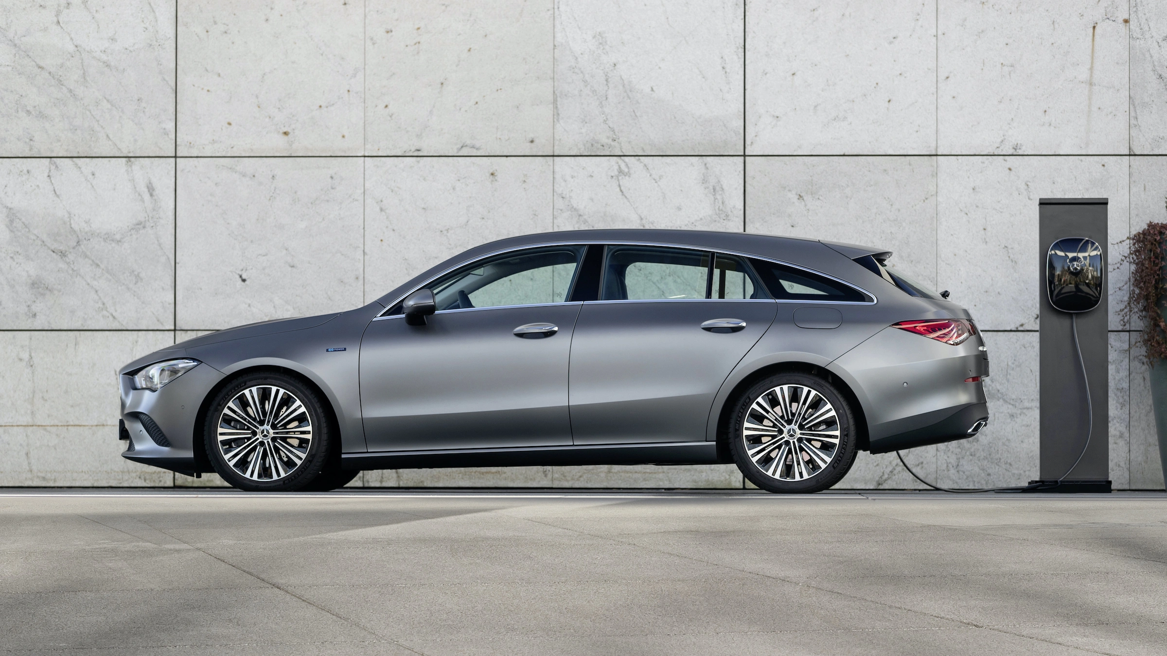 Mercedes CLA hybryda