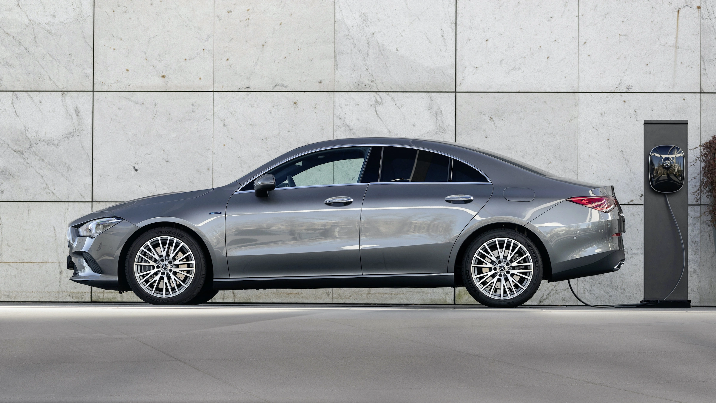 Mercedes cLA hybryda