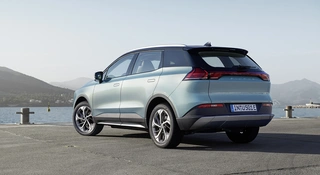 Pół tysiąca chińskich SUV-ów na prąd płynie do Europy. Kropla zaczyna drążyć skałę
