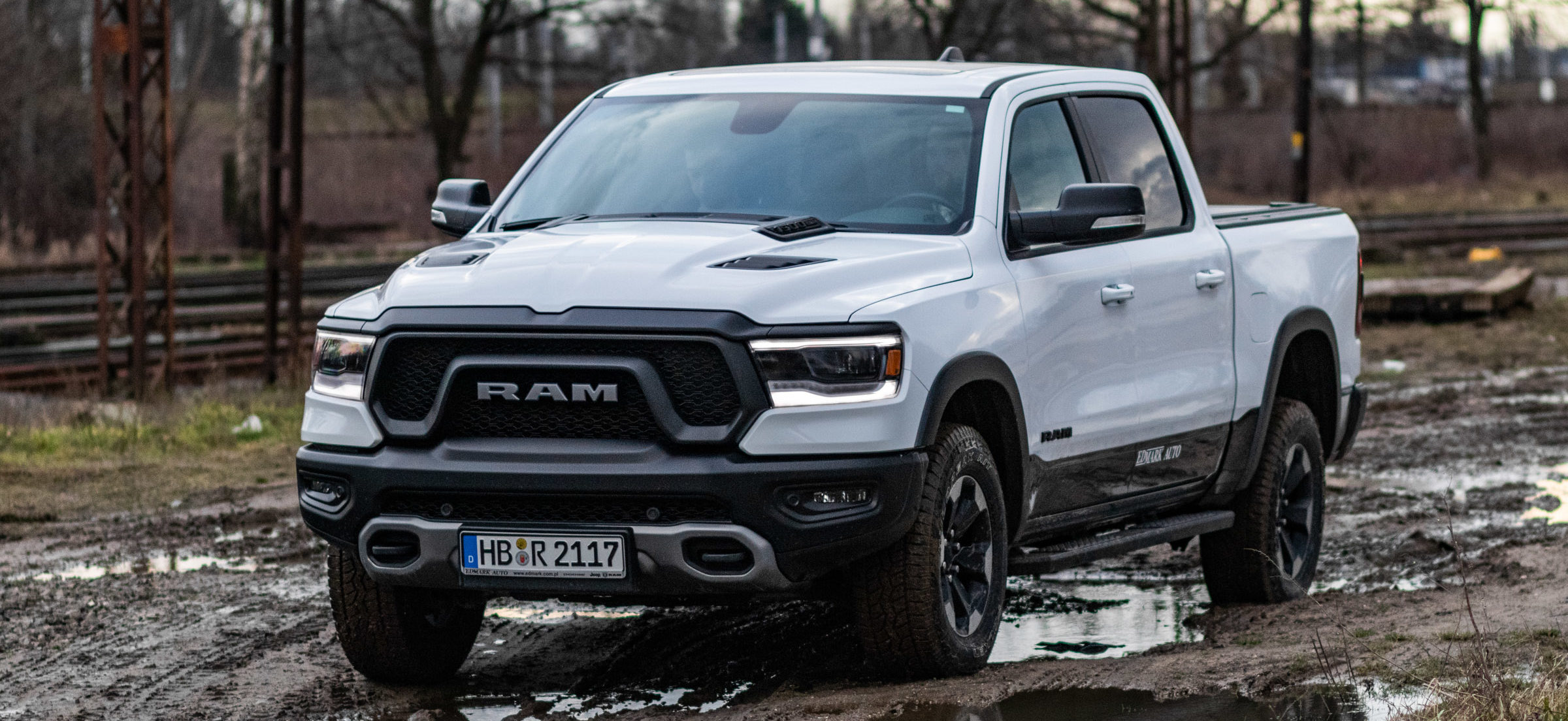 ram 1500 pedały